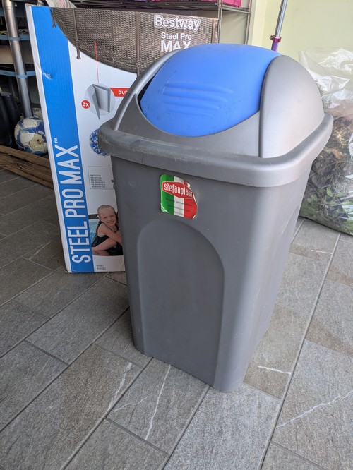 Bidone immondizia a basculante 