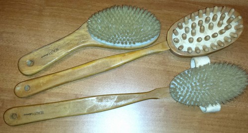 Spazzole in legno da bagno, mai usate