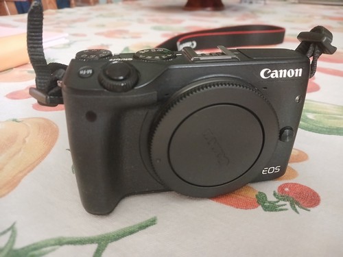 Canon EOS M3 - solo corpo