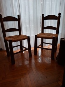 Coppia di sedie in legno massello, impaglate