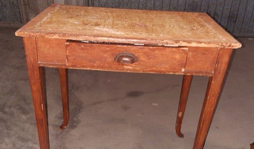 TABOLINO ETNICO IN LEGNO CON CASSETTINO.