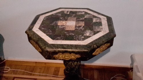 Tavolino  in marmo antico