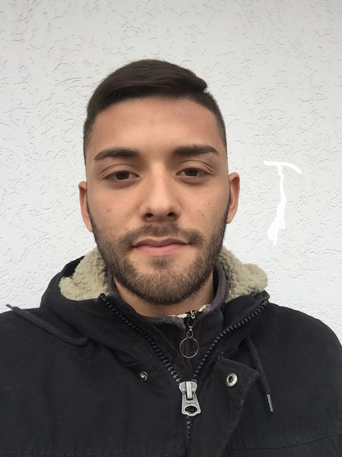 Ragazzo ITALIANO di 22 anni cerca lavoro