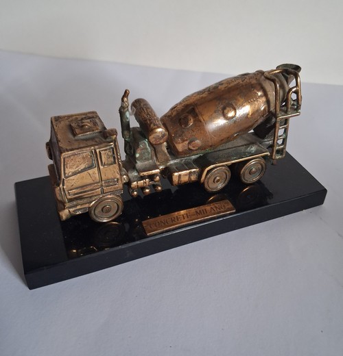 Autobetoniera  n� 3 assi  anni '80 modellino scult