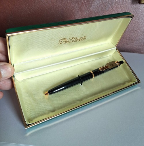 Penna sfera vintage    PELIKAN K 150/481  funziona