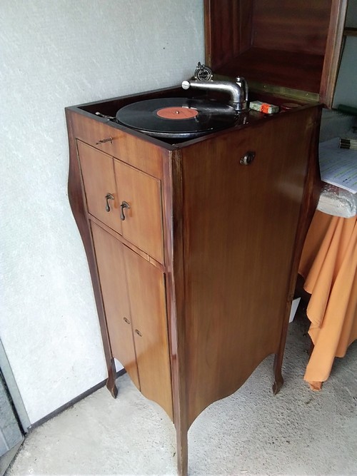 Antico grammofono degli anni Quaranta - Cinquanta