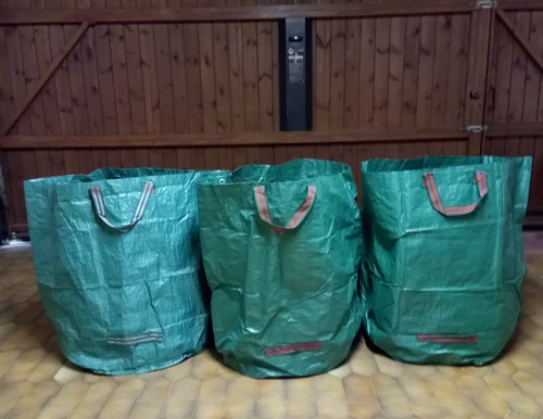 Tre sacchi per la raccolta di erba e foglie 