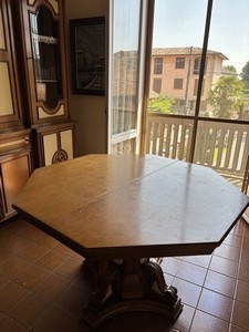 Tavolo ottagonale in legno