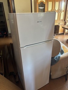 Frigorifero con freezer Akai