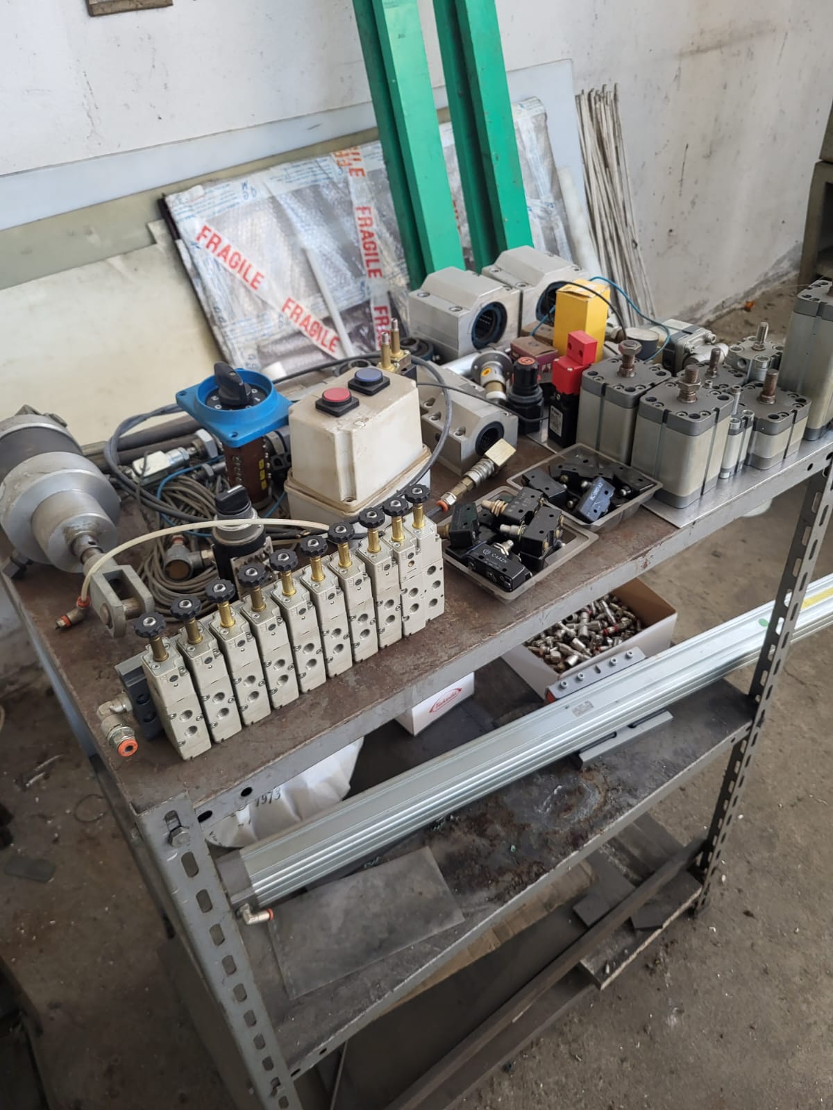 Materiale pneumatico mai utilizzato