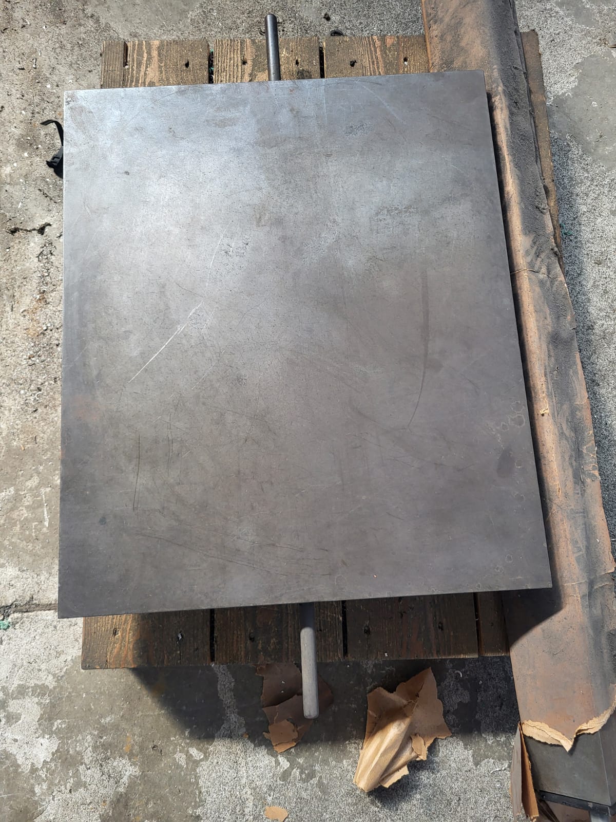 Piano di riscontro metallico